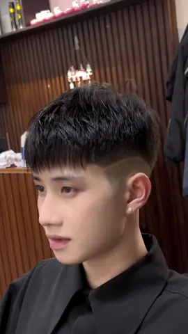 Tóc này thì không vuốt vẫn gọi là oke #longedric #septemberhairstudio #tocnamdep #goclamdep #fyp 