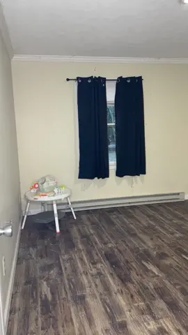 So mad I didn’t catch me taking all the tools out!! Lmfao but yay for new floors!!