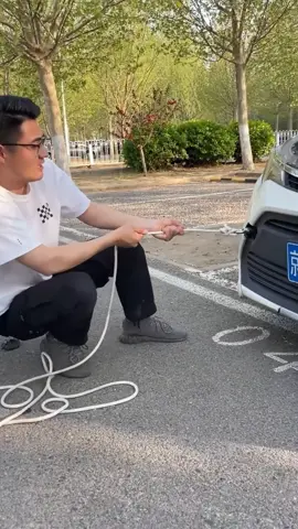 Tie the tow rope like this, can you see if it is strong?#tiktok #howto #cartok #car #driving #skills #knowledge #fpy #fyp #tips