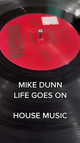 Mike Dunn - Life Goes On #vinylsessionschicago #myvinylcollection #djmusic #myrecordcollection #housemusic #mikedunn #lifegoeson @vinylsessionschicago 
