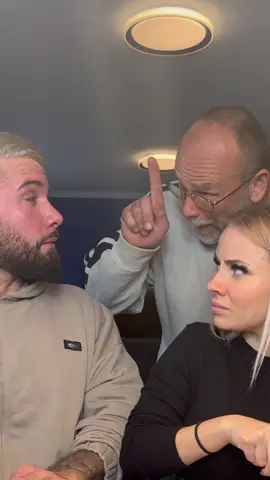 Mein Papa hat immer eine Lösung😂!!! #viral #fürdich #foryou #foryoupage #fy #fyp #funny #funnyvideos #couple #couplecomedy #parents 