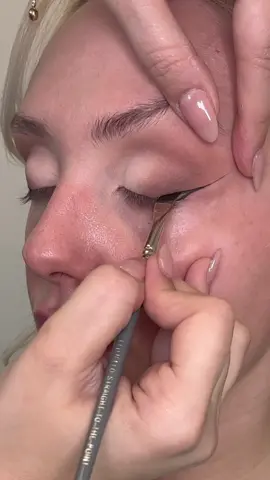 EYELINER HACK #makeuptutorial #makeuphacks #Eyeliner  #eyelinerhack #eyelinertutorial 