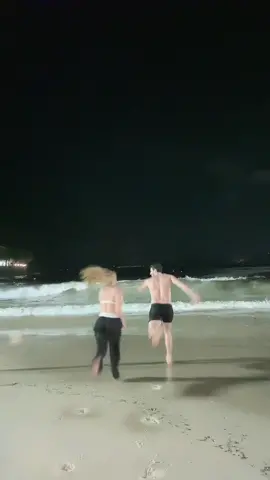 Una noche sin pensarrrrr. 🌊 🤍 @sebastianyatra (Instagram:BriandaDeyanara)