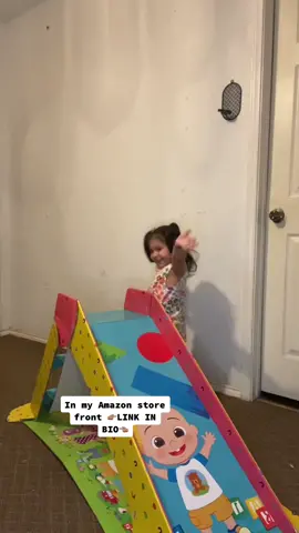 We love our Pop2Play slide !! It’s made of cardboard , it’s super study , easy to set up , and put away 🙌🏽 #pop2play #toddlerslide #cocomelon 