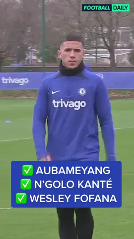Chelsea warm up together ahead of training today. 🔵💪 #Chelsea #grahampotter #enzofernandez #aubameyang #kante 