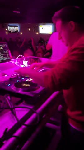 Someone somewhere requested a Latin mix sooooo here you go haha 💃💃 #clubdj #mixingmusic #djsoftiktok #mixingmusic #badbunny 