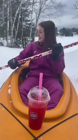 Une Xtraslush pour se croire en été? Je dis oui. Xtraslush disponible toute l'année chez les dépanneurs Voisin. #Xtraslush #tpasgame #pub 