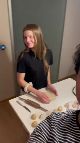 Making rotis  #roti #rotitiktok #browntiktok #indianfood #desitiktok #goripakori #desigori #cookingtiktok #rotilover 