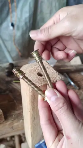 Satisfying wood screw