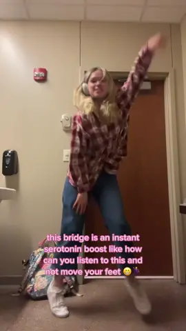 If she sings paper rings on tour, I know the choreography is gonna go crazy #taylorswift #swifttok #paperrings #lover #erastour 