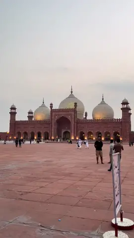 Maghrib Adhan/Azan at Badshahi Mosque, Walled City of Lahore, Lahore, Punjab, Pakistan 🇵🇰 #badshahimosque #badshahimasjid #badshahi #mosque #masjid #adhan #lahore #lahorepakistan #oldlahore #pakistan #pakistan🇵🇰 