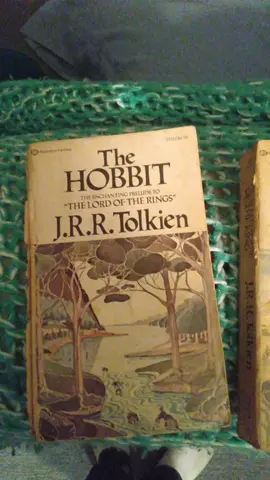 #stitch with @jaymeslibrary #BookTok #booktoker #lotr #thehobbit #oldbooks #usedbooks #reading #jrrtolkien 