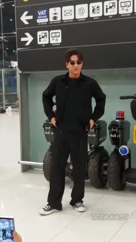 แค่ยืนใส่แว่นเฉยๆเลย ไม่ต้องทำไรแล้วลูกกก มัมหมีก็ใจบางกันหมดล่ะ🥰🖤 #เพิร์ธธนพนธ์ #kdppe #perth #perthtanapon #เจ้าเพิ้ดๆ #รอยยิ้มของชูครีม 