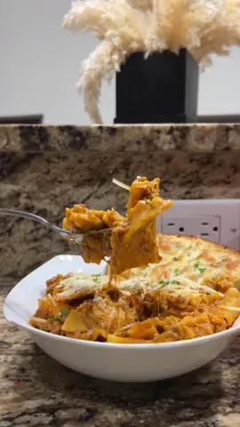 I’ll be making this for dinner every night now🍝 & you’ll NEVER get too old for a Shirley temple lol #DinnerIdeas #blackgirltiktok #lasagnasoup #lasagna #garlicbread #shirleytemple #fyp #quickdinner #xyzbca #foryou #lasagnarecipe #cheesy #EasyRecipe 