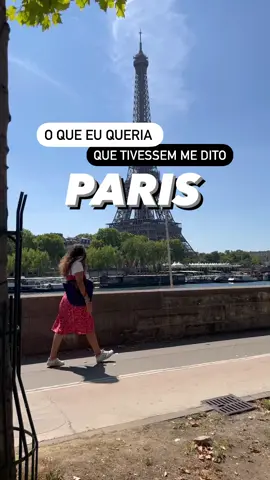Essa é a minha carta de amor a Paris. Meu presente mais sincero pra você, que assim como eu, sonhou e continua sonhando com a cidade luz. Paris me encontra em todas as suas facetas, e me ensinou a amar cada uma delas. A cidade mais pulsante, verdadeira e verdadeiramente linda que já conheci.  Toda vez que volto, é como se fosse a primeira vez. Nem uma vida toda lá bastaria, mas todas as vezes tento um pouco mais. Uma parte de mim sempre vai ser dela, e uma parte dela sempre vai ser minha também. Paris, você me desafia como nenhuma outra e me abraça mais forte que todas.  A certeza que por mais longe que eu vá, encontrei meu lugar no mundo. Que a meia noite a única luz brilhando seja a torre.  Acaba de nascer o meu guia de Paris, que pensei em cada detalhe pra tentar transmitir tudo que Paris pode te transformar também. Pra você fazer de Paris, a melhor viagem da sua vida. Paris: o guia da viagem perfeita - o link pra adquirir o seu tá na bio!  E pra essa semana de lançamento, use o cupom LANCAMENTO20 pra 20% de desconto 💙 Me conta o que achou depois? #paris #frança #viajarbarato #viagembarata #brasileirosnafrança #viageminternacional #primeiraviagem #guiaparis #guiadeviagem #dicasdeparis #viagemparis #viagemfrança #brasileiraspelomundo #brasileirasnagringa #brasileirasnaeuropa #brasileirasnafrança 