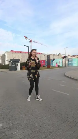 Mi koji smo cekali 15 minuta da prodje auto a nisam znala ni sta snimamo hahahahah @RaaaW 