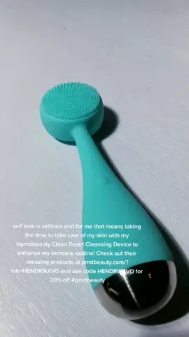 Selflove is selfcare! For me that means taking care of my skin with my @pmdbeauty Clean Smart Facial Cleansing Device to enhance my skincare routine! Get yours at pmdbeauty.com/?rstr=HENDRIKAVD and use code HENDRIKAVD for 20% off! #pmdbeauty