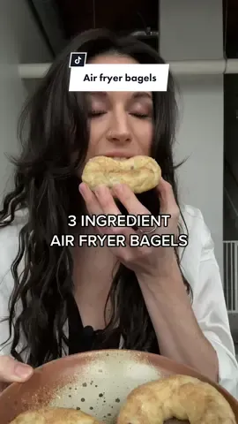 3 ingredient air fryer bagels are my hands down my current go to easy breakfast meal prep! 11/10 full recipe on IG: mariannas_pantry #airfryerrecipes #airfryertiktok #EasyRecipe 
