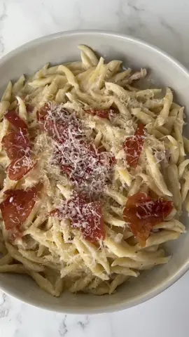 shallot & chive boursin trofie pasta with crispy prosciutto 🍝 how to make ➡️ crisp your prosciutto in a pan and set aside. sauté a shallot and garlic and then add water to cook your pasta in the same pan. once the pasta is almost al dente, add boursin cheese and mix until it thickens. add fresh parmesan cheese and the crispy prosciutto. serve with more grated cheese and enjoy!  #boursinpasta #pastatiktok #EasyRecipe #fyp #prosciuttopasta #foodietok 