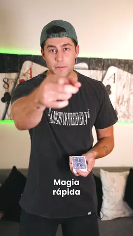 ¡Aprende a hacer magia conmigo! 🃏✨ En este tutorial te enseño cómo dar vuelta mágicamente la carta que escogió tu espectador, ¡sin que se den cuenta! #Magia #TutorialDeMagia #CartaEscogida #TrucoDeCartas 🎩