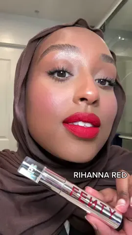 THIS RED IS INSANE 😍💋 #rihannasuperbowl #fentybeauty #themvp #fentythemvp #rihannalipstick #rihannared #fentyvelvetliquidlipstick #fentybeautylipstick 