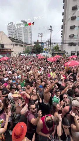 BRAZILIAN CARNIVAL STREET RAVE 🎭🇧🇷 #omiki #foryou #carnival