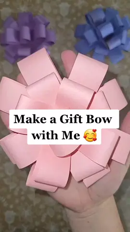 Perfect way to top off any gift wrapping 🎁🎀 #DIY #gift #giftwrapping #crafts #craftsforkids #birthday #paper #papercraft #giftbow #present #bow #diybow