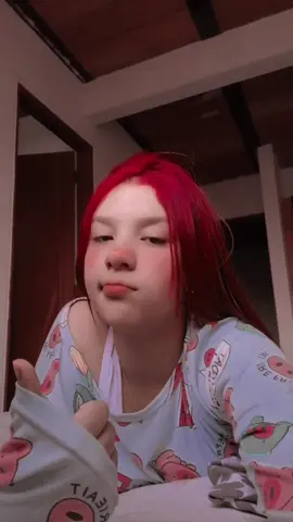 Sin maquillaje gracias a la confiancita que ahora todos tenemos en tik tok 