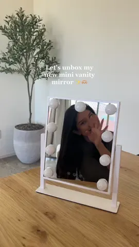 I wanted something small that I could move around the house, and this is perfect 🥹✨❤️ Happy Friday amigas!! 🤞🏼  #latinacontentcreator #latinastiktok #vanitymirror #vanitymirrorwithlights #unboxingvideo #sahw #contenidolatino #latinainusa #relatable #mexicancontentcreator #dailyvlogs 