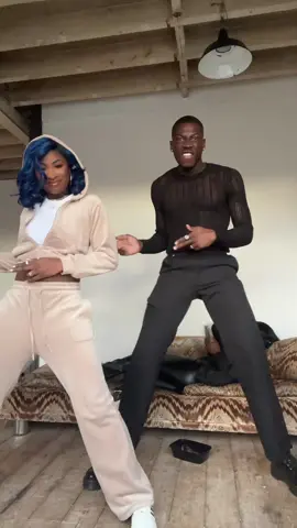 I don’t know why I love this little dance so much 😂 @Max 