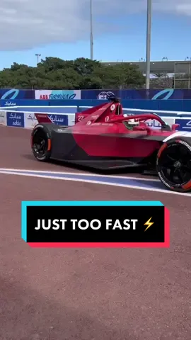 Don’t blink or you’ll miss it! 👀 #CapeTownEPrix #FormulaE #Motorsport #Fast