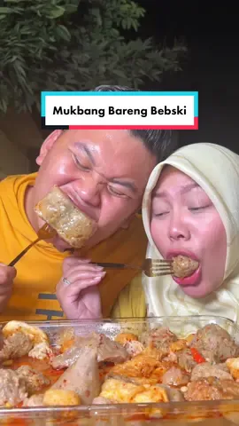 Replying to @D kaget dikirimin sekarung emang sedebes itu baso acinya #bocimaknyoss #makanbarengyudha 