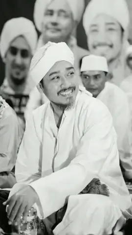 kh mufty ahmad nasihin salah satu dari murid habib umar bin hafidz angkatan pertama darul musthofa tarim sekarang jadi pimpinan di majelis darusshofa medan #majelis  #majelistaklim  #sholawat 