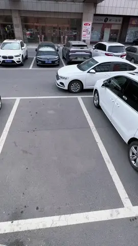 Do you have any tips when parking, please share!#tiktok #howto #cartok #car #driving #skills #knowledge #fpy #fyp #tips