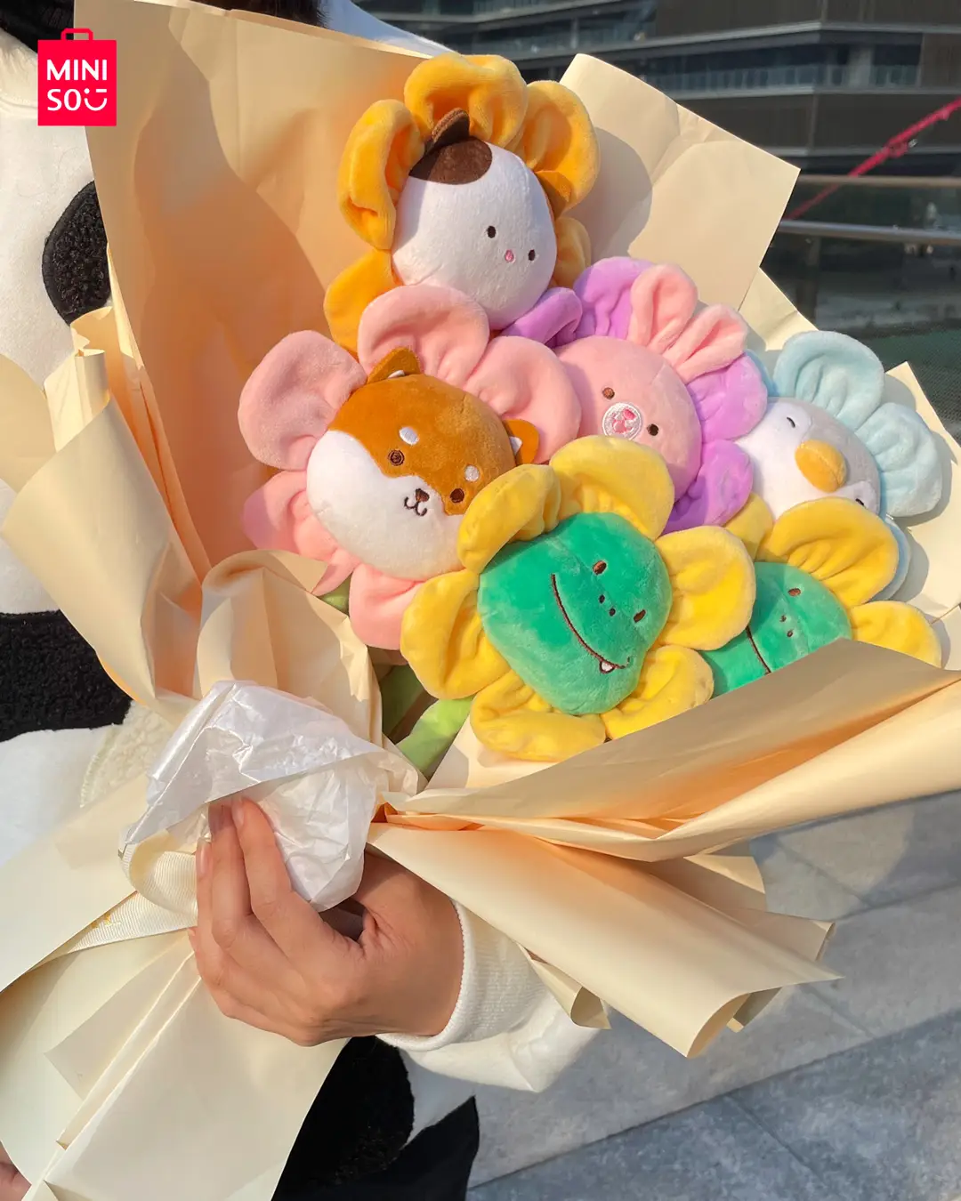 Why give someone a boring bouquet when you can surprise them with a fun and whimsical doll bouquet?😎🌸💐 #minisospringvibes #minisominifamily #minisopenpen #plushtoys #giftideas #foryou 