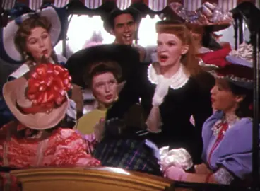 Judy’s head nod at the end 💀 #JudyGarland #TomDrake #MeetMeInStLouis #1940s #vintage #hollywood #oldhollywood #goldenage #cinema #goldenageofhollywood #film 