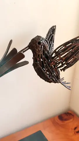 escultura de colibrí con clavos viejos #herreria #artesnia #emorendedores 