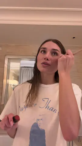 Getting ready em Milão ❤️  #grwm #mfw  ( esqueci de postar enquanto estava la ent vai agr mesmo ) 