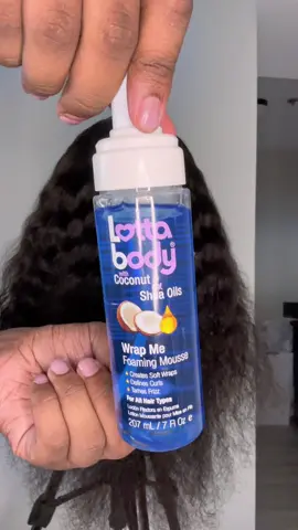 How I achieve the wet and wavy look all day without spraying water  #haircurlingtutorial #wetandwavywig #deepwavewig #wetlook #pillowsoftcurls #curltutorial #tutorial #lottabody 