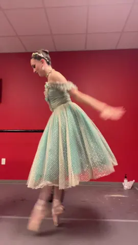 witerally doing da gwiddy backstwage #fyp #griddy #gwiddy #trend #ballet #backstage 