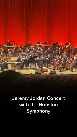 here is your friendly old jeremy jordan concert bootleg #jeremyjordan #broadway #houstontx 