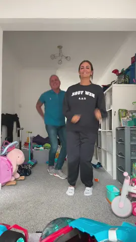 Happy Sunday!!!! 🤣🤣🤣🤣🤣 #trend #funny #fyp #viral #familytok #dance 