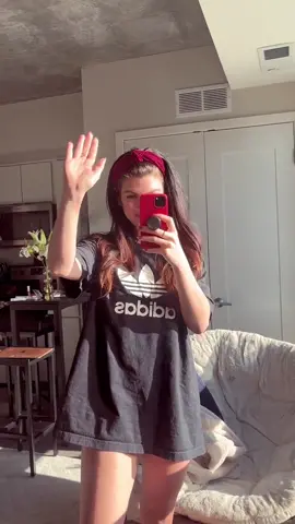 Sunday sunshine, hopeless romantic, kinda morning. Lookin for that Sunday kind of love! 🤍✨ know of anyone?