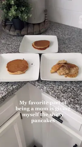 motherhood=sacrifice  This was the best recipe though…1 cup whole wheat flour, 1 tablespoon coconut sugar, 1 tsp baking soda, 2 tsp lemon juice, 1 tsp vanilla, 1 cup oatmilk #momtok #motherhood #momlifebelike #pancakes #sundayroutine #kindacrunchy 