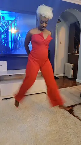 i am exhausted 🤣🤣🤣 #foryourpage #TikTokKenya #Dance #Music #Nairobi #foryou #NightNurse #TikTokAfrica #Kenya #Trends #tiktok #trending #LeftRightChallenge 