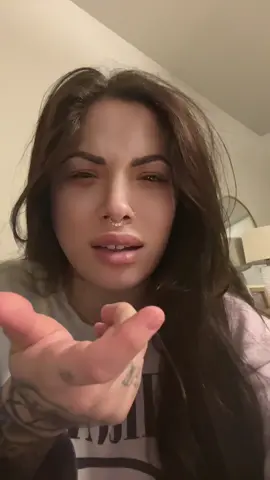 #stitch with @zoeundsami this has to be a joke, right? 😂 #AXERatioChallenge #wlw #girlswholikegirls #lgbtq #lesbiansoftiktok #lesbiansoftiktokover30 #fyp #viral 