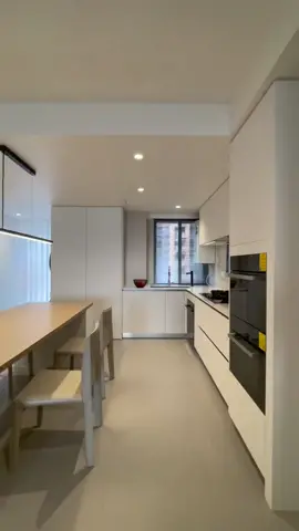 How to Redefine your kitchen by white and wood?  #kitchencabinet #kitchendesign #dreamdiningroom #dreamkitchen #customkitchencabinets #kitchencabinetfactory #kitchenhack #whitekitchencabinets #woodkitchencabinets #kitchencabinetmakeover 