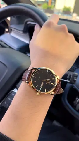 Jam tangan dan mobil mewah adalah standar.#jamtangan #pria #men #original #olevswatch #fashionstyles #foryou #tiktok #Antiair 