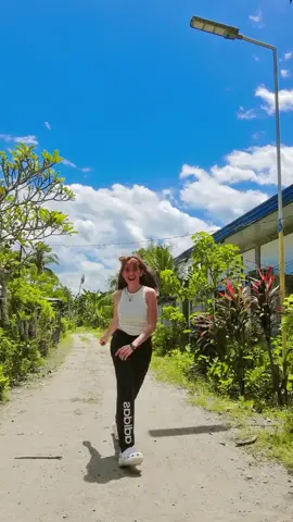 Had no one to high-five 🖐️🙄 Simple dance steps ✨ Follow for more ♥️ #fyp #viral #trending #danceturorial #dancechallenge #kckhrizarojas 