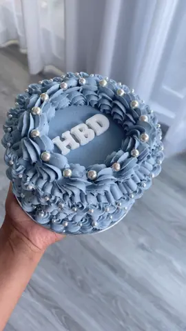 5” choc mud Lambeth cake 💙  . . . . #treatboutique #vintagecake #lambethcake #fyp #trendingcakes #luxetreats #googongbusiness #5inchcake